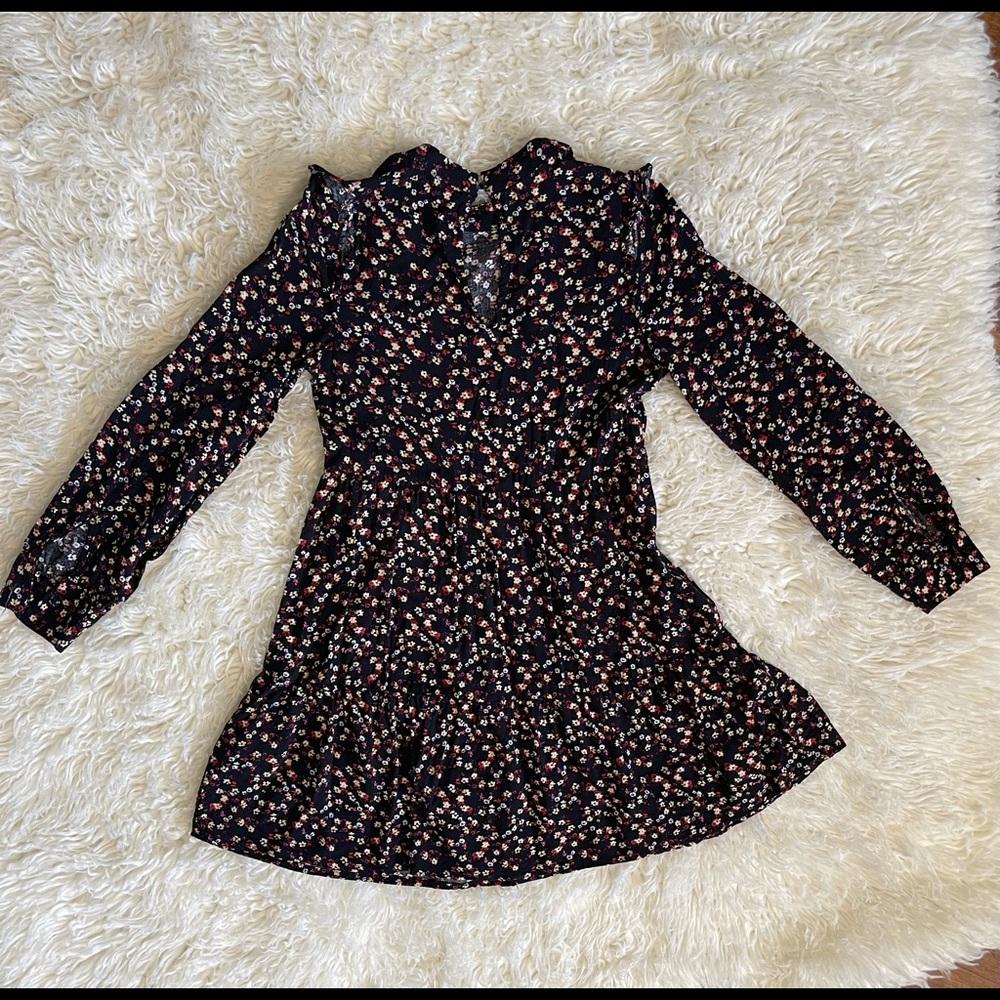 Adorable black dress with back button closure. Worn only once 💕